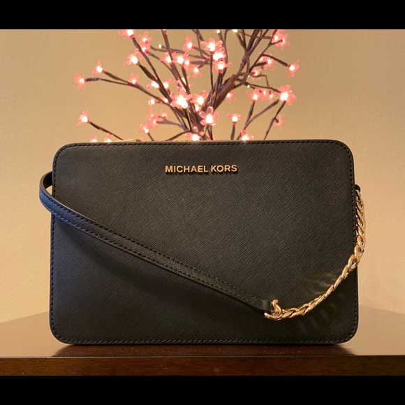 Michael Kors Handbags - NWT🖤Michael Kors Large Black EW Crossbody
